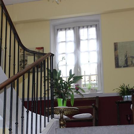 Chateau De Bourrassol Bed & Breakfast Menetrol Bagian luar foto