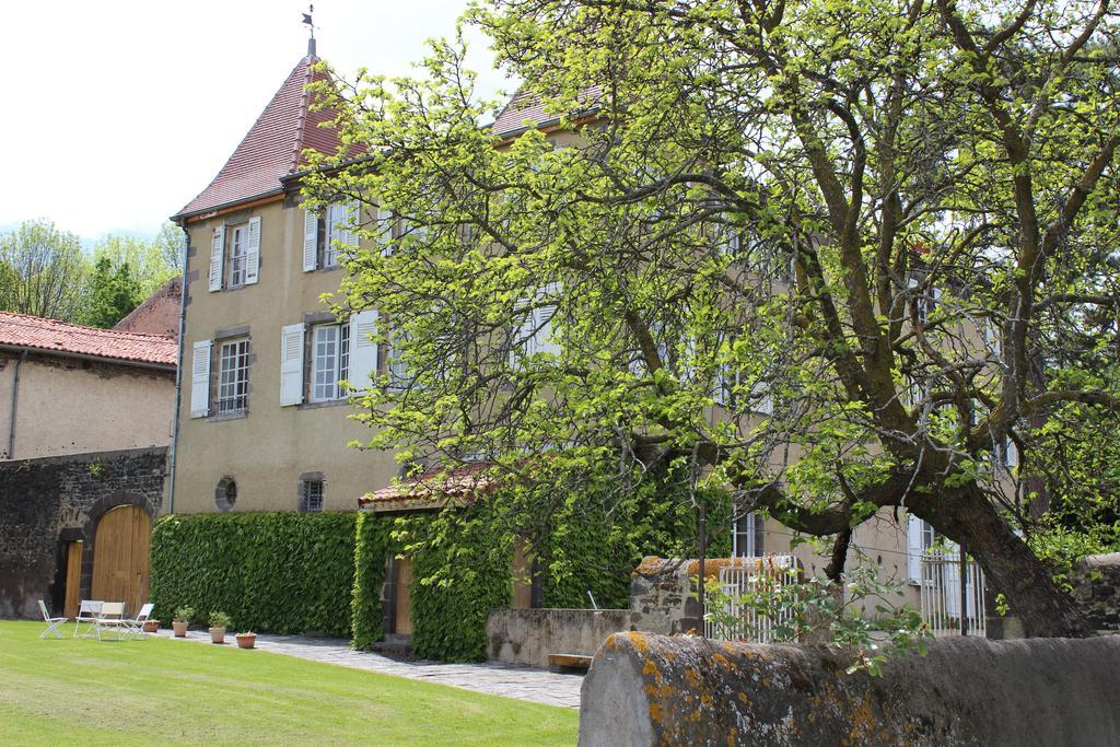 Chateau De Bourrassol Bed & Breakfast Menetrol Bagian luar foto