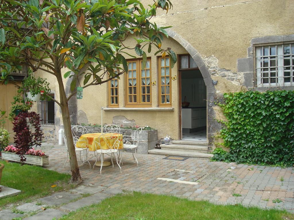 Chateau De Bourrassol Bed & Breakfast Menetrol Bagian luar foto