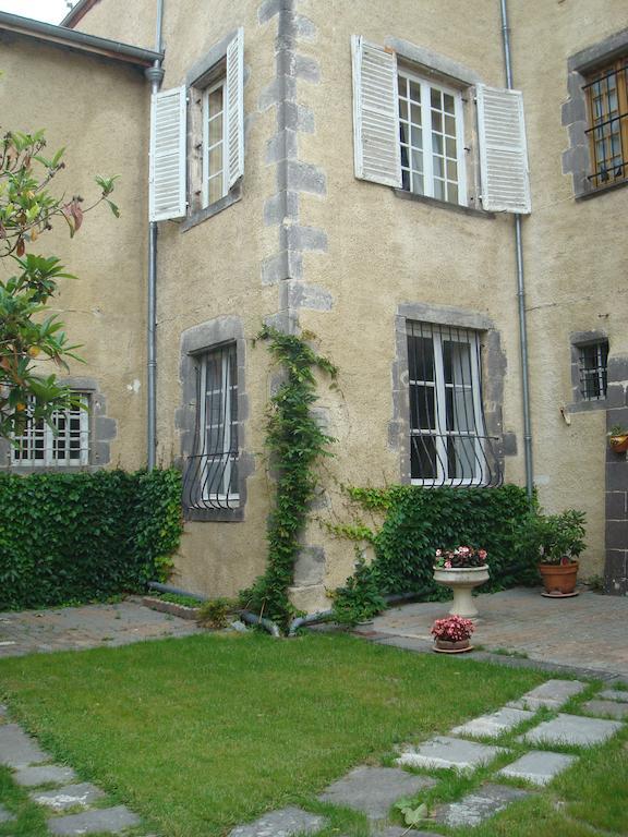 Chateau De Bourrassol Bed & Breakfast Menetrol Bagian luar foto