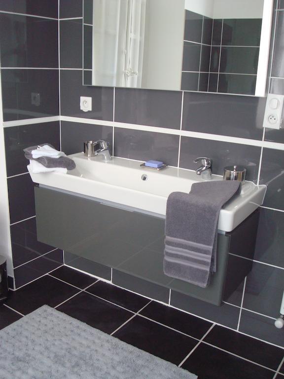 Chateau De Bourrassol Bed & Breakfast Menetrol Ruang foto