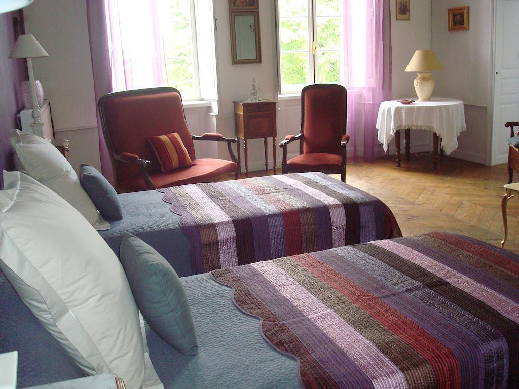 Chateau De Bourrassol Bed & Breakfast Menetrol Ruang foto