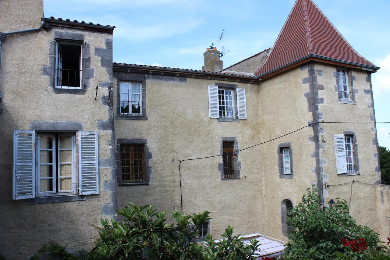 Chateau De Bourrassol Bed & Breakfast Menetrol Bagian luar foto