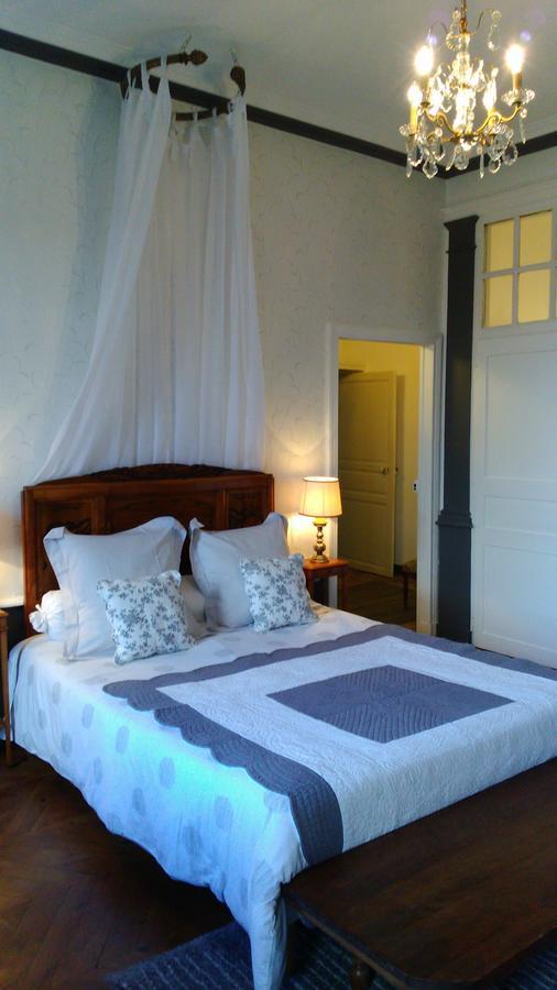 Chateau De Bourrassol Bed & Breakfast Menetrol Bagian luar foto