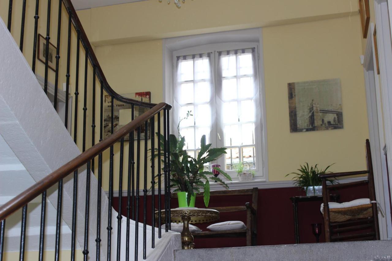 Chateau De Bourrassol Bed & Breakfast Menetrol Bagian luar foto